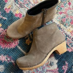 Dansko Maria Side Zip Clog Boots Womens 37